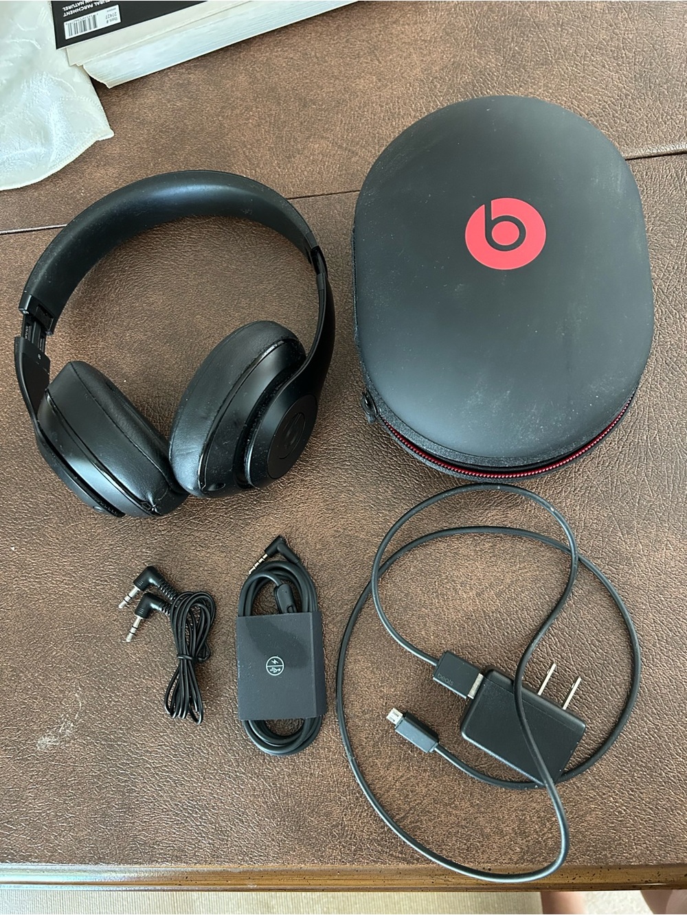 Beats by Dre Over-Ear Headphones with Carrying Case - Black & Red Logo - Picture 1 of 4